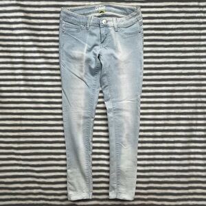YMI Light Wash Women's Capri Skinny Jeans